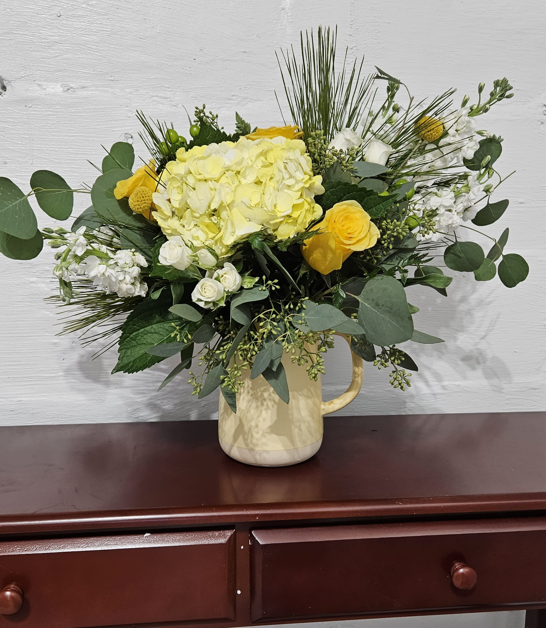 Happy Bee Delight Flower Bouquet