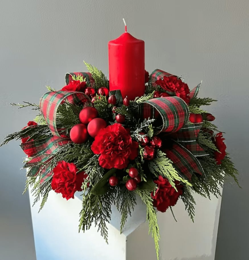 Round Classic Christmas Centerpiece with Candle