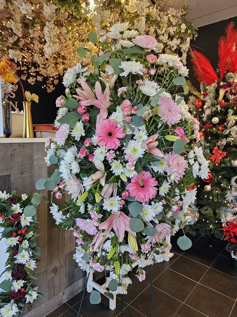 White and Pink Deluxe Standing Spray