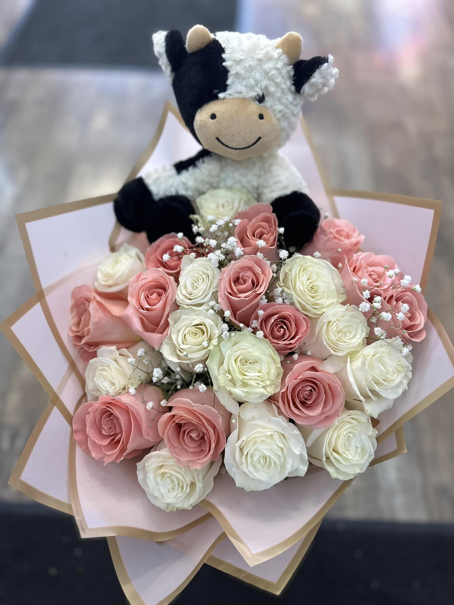 Pink & White Roses With Vaquita Flower Bouquet