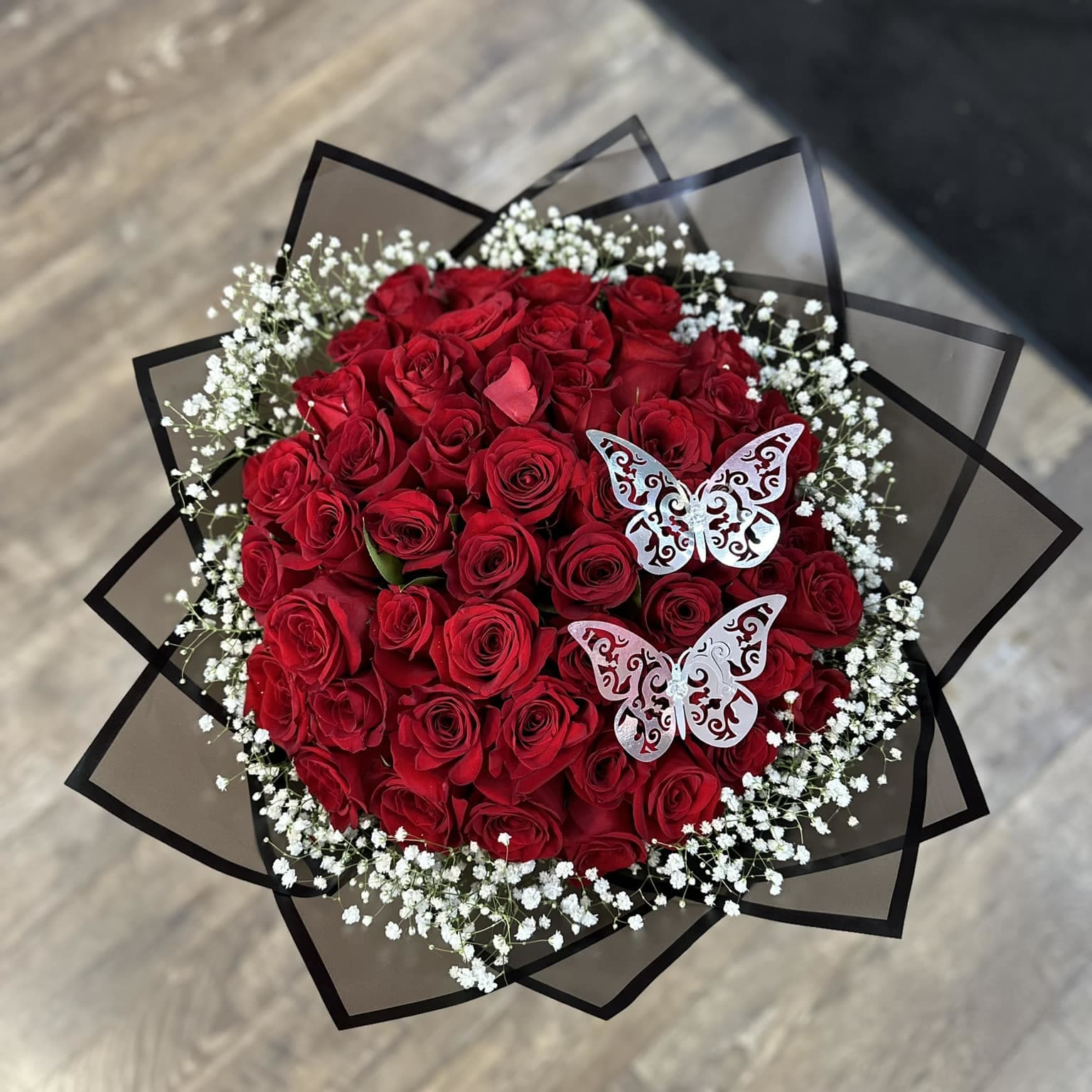 50 Elegant Red roses