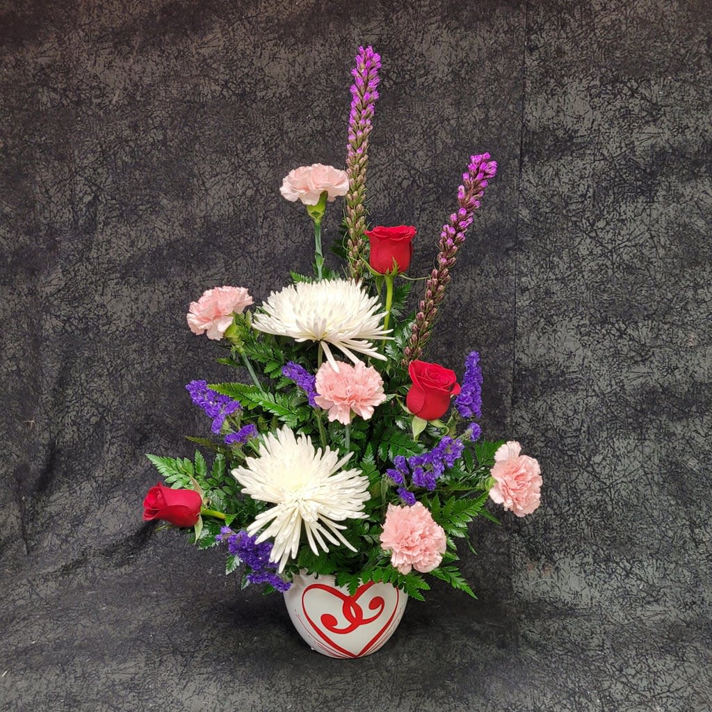 ARVD8-WHITE POT WITH RED SWIRL HEART