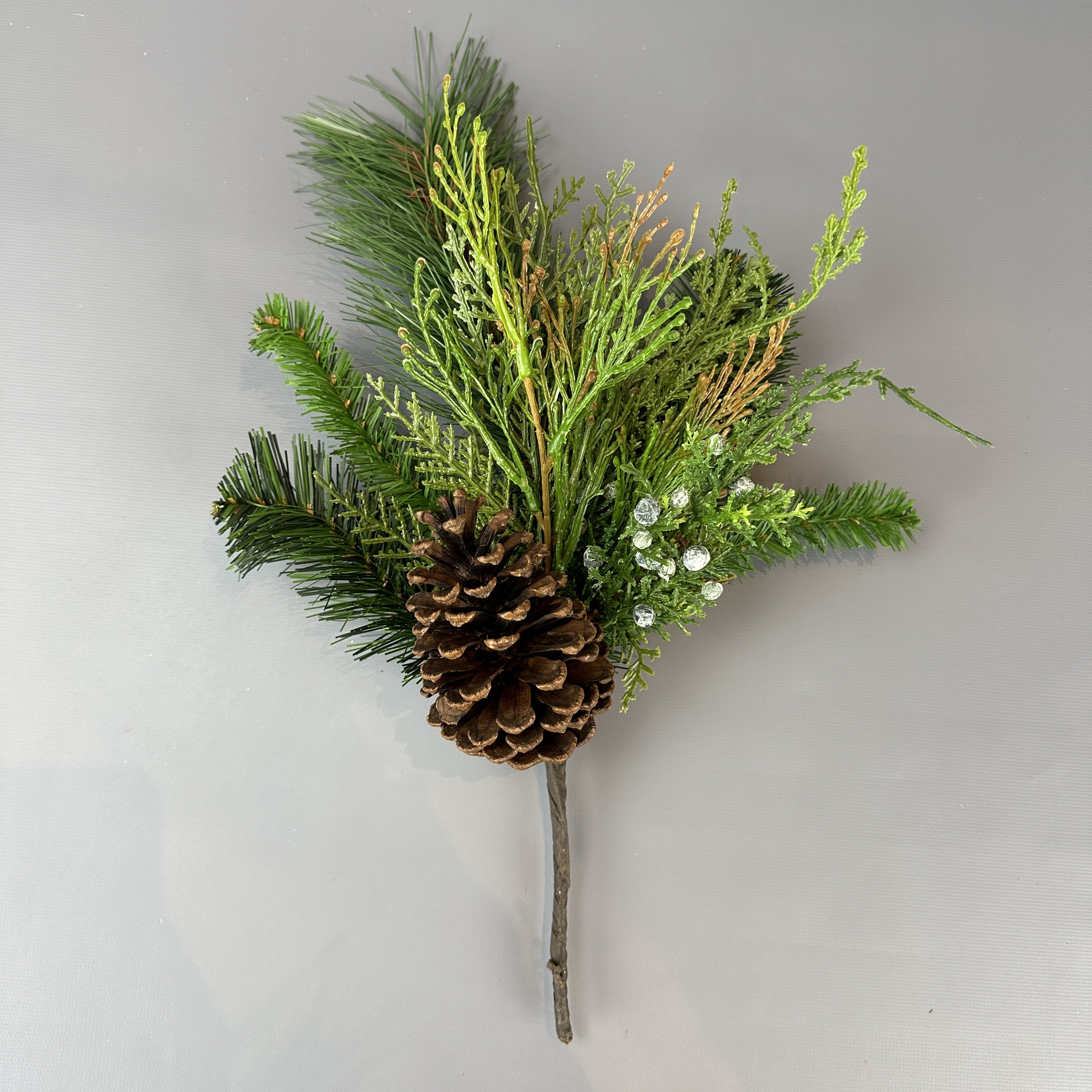 Deep Woods Mixed Greens W/ Cone Spray 16'' L