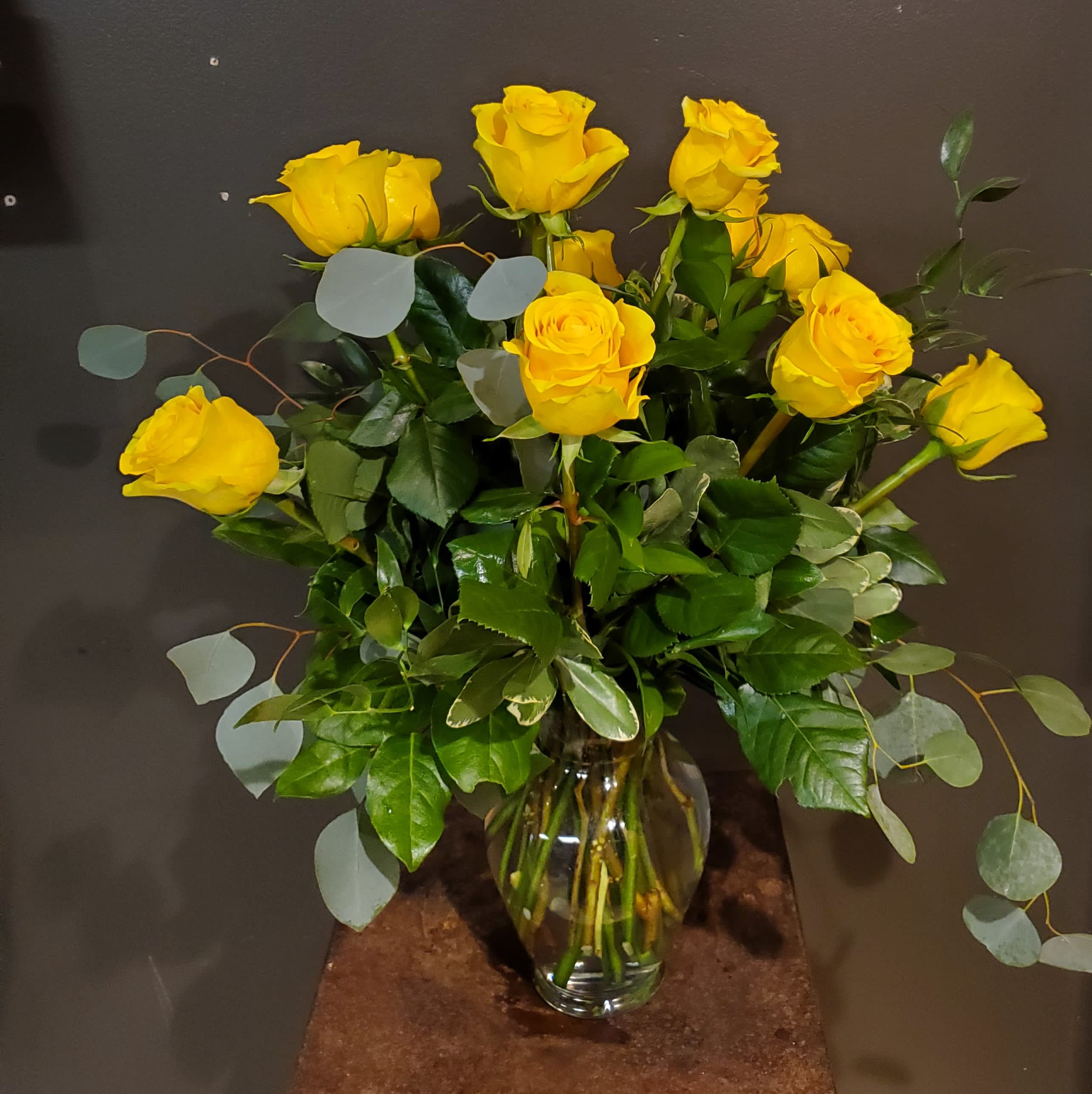 VD - Long Stem Yellow Roses