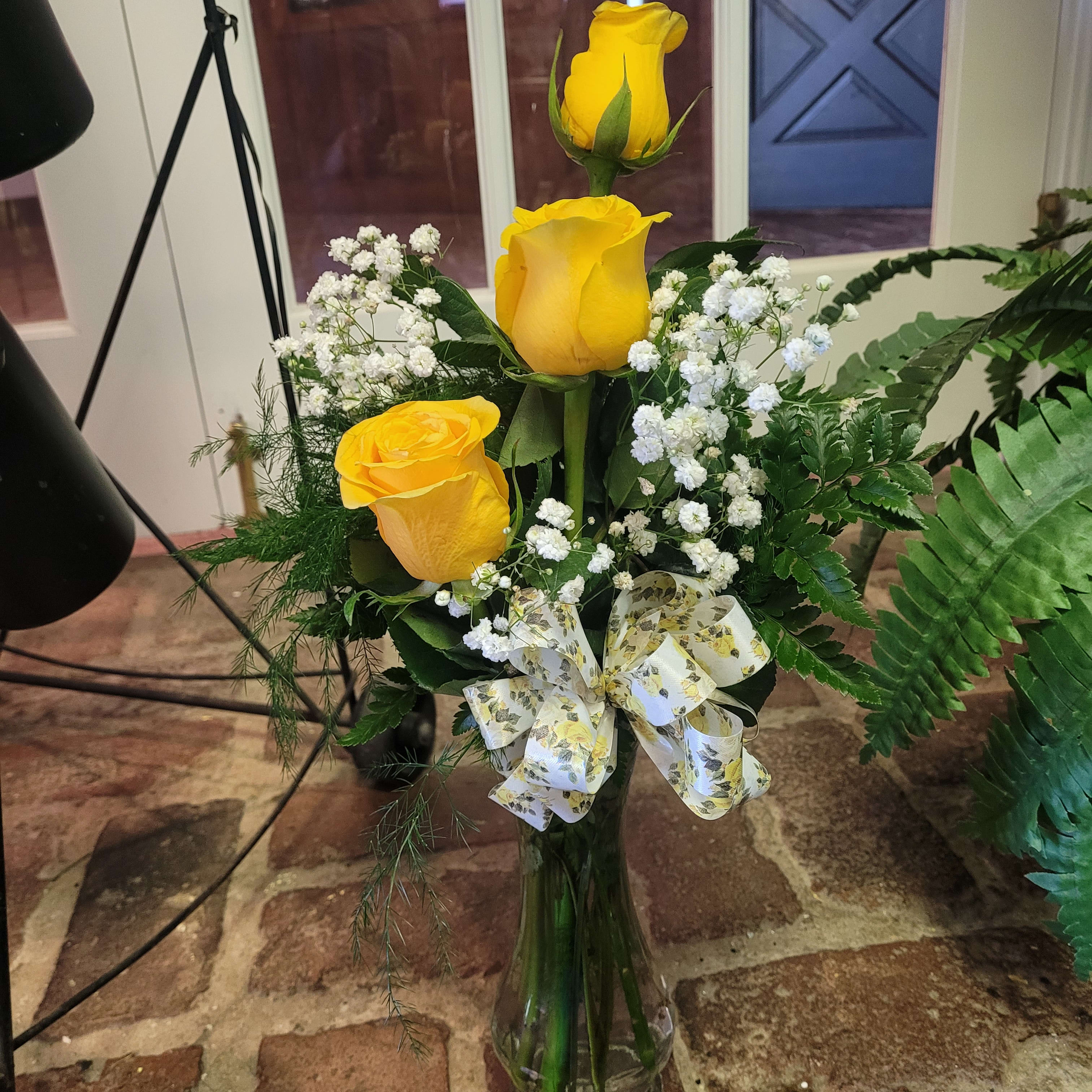 REGULAR SIZE BUD BASE WITH 3 ROSES Flower Bouquet