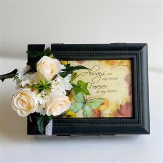 EXAMPLE of Music Box with Garland