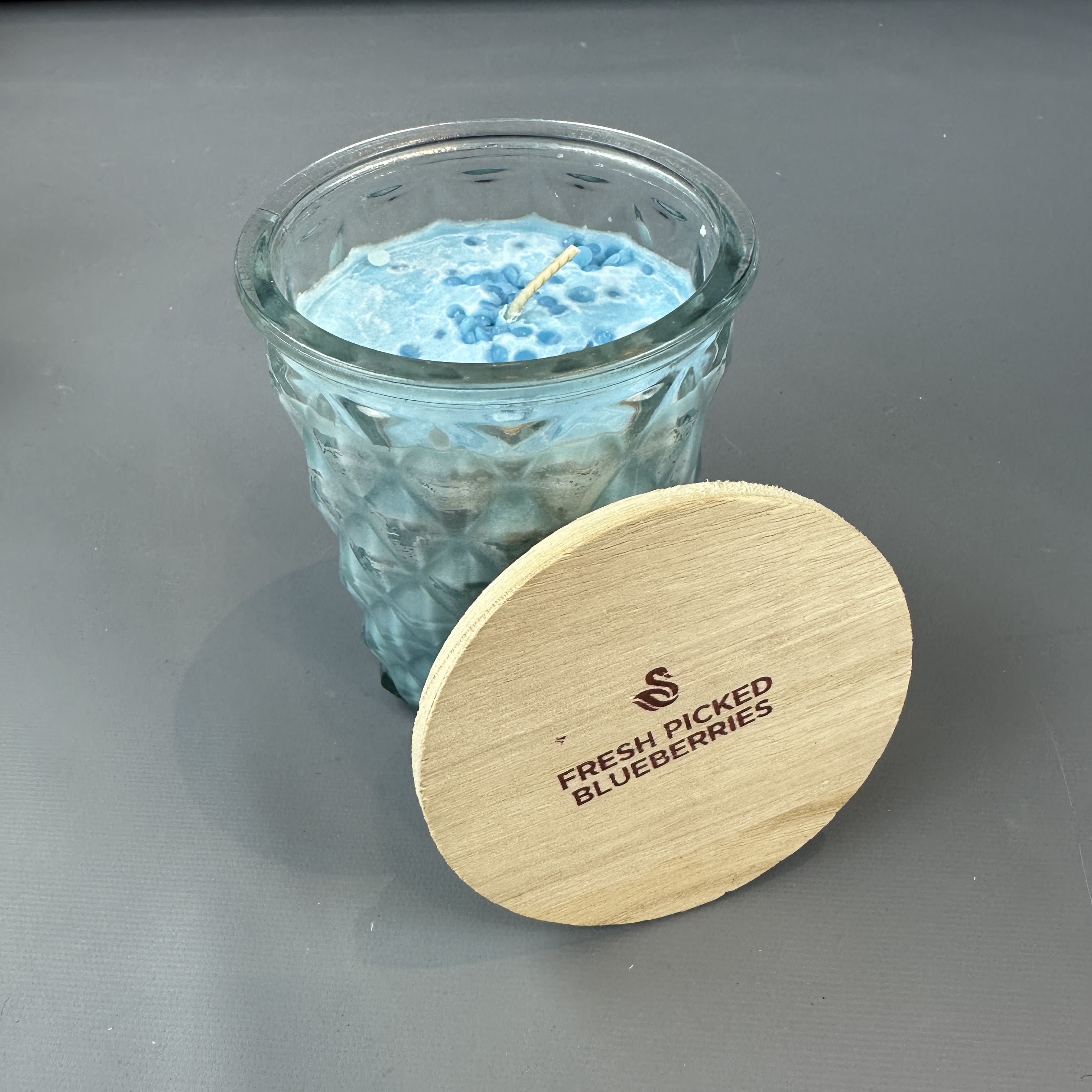 SWAN CREEK FRESH PICKED BLUEBERRIES 12OZ CANDLE Flower Bouquet