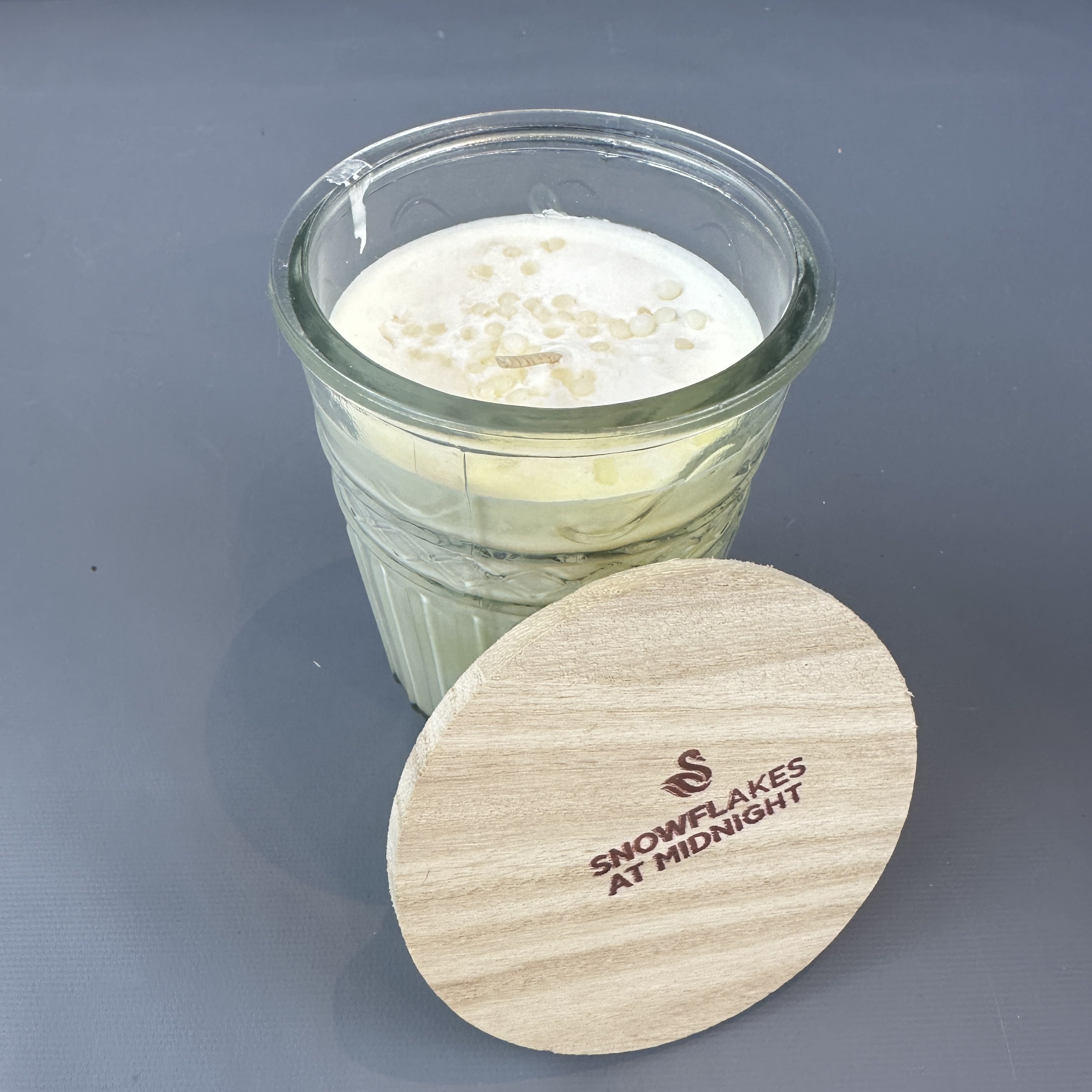 SWAN CREEK SNOWFLAKES AT MIDNIGHT 12OZ CANDLE Flower Bouquet