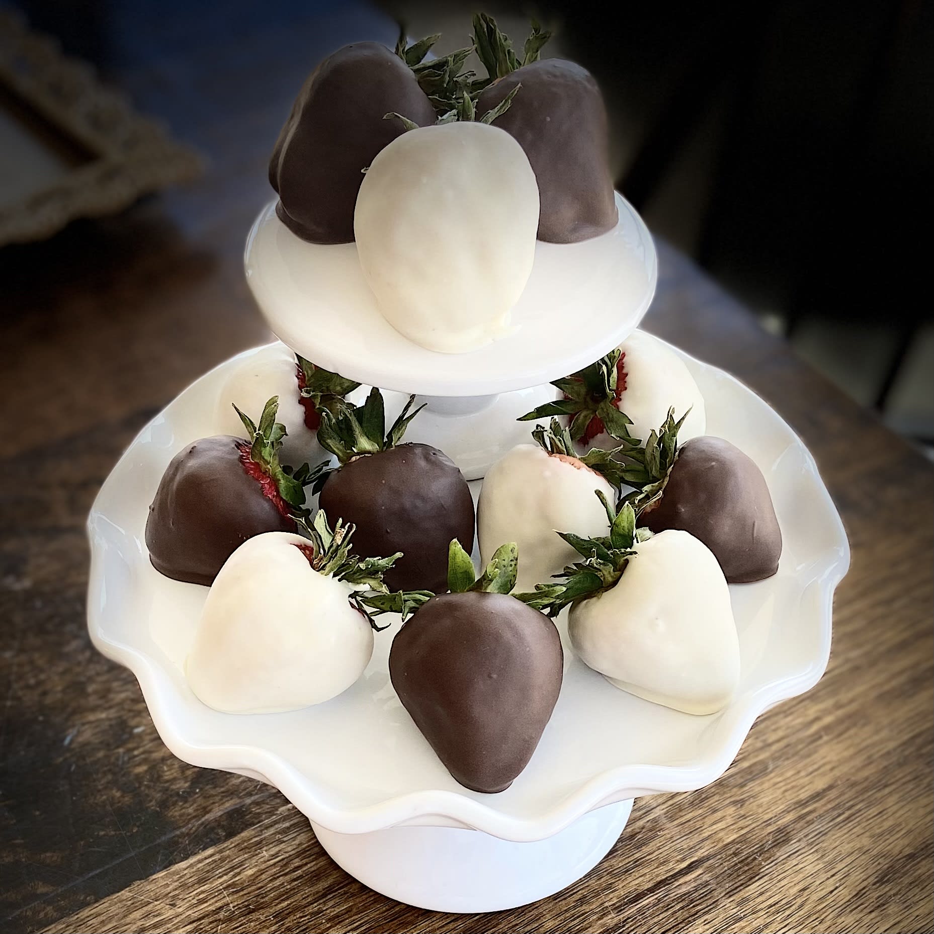 Plain Chocolate Dipped Strawberries Flower Bouquet