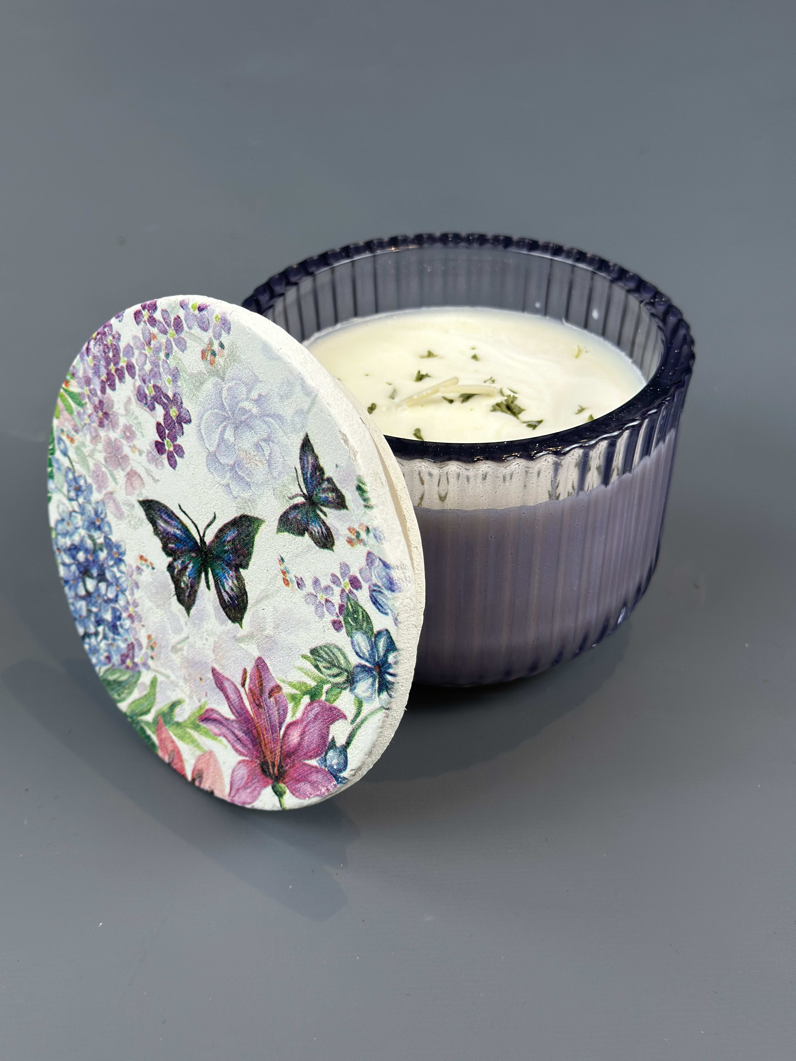 SWAN CREEK FRESH STRAWBERRY 8.5OZ CANDLE