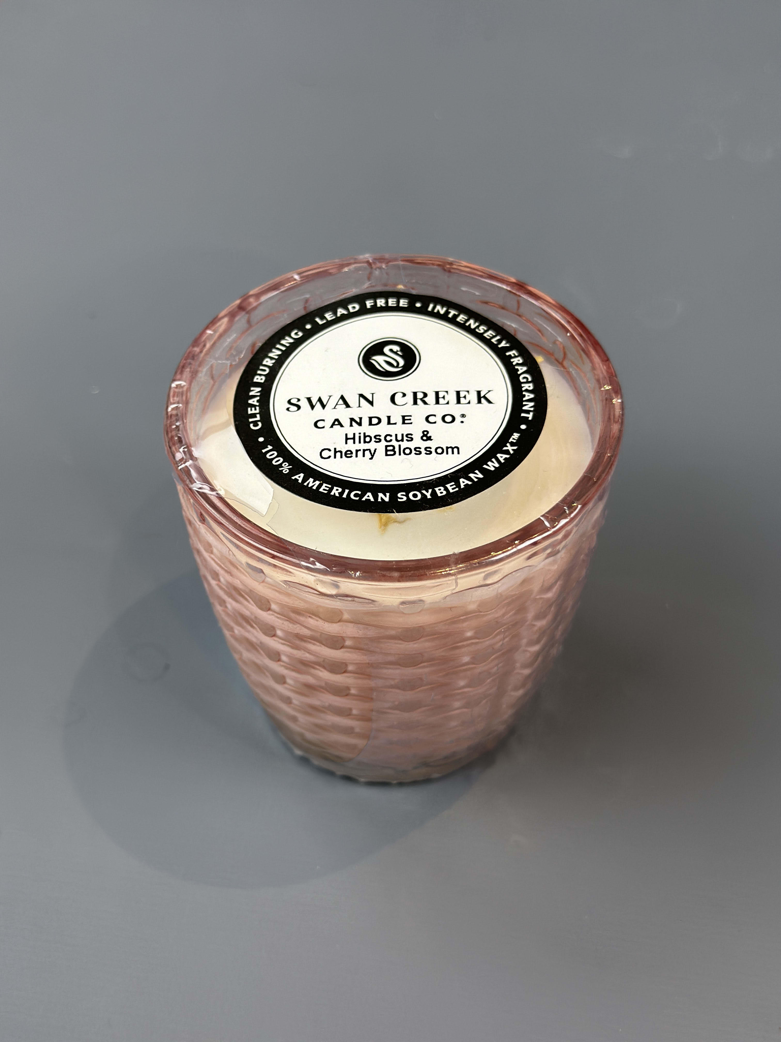 SWAN CREEK HIBISCUS & CHERRY BLOSSOM 4.5OZ CANDLE