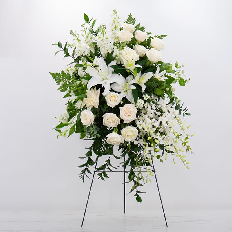 Traditional White Easel Spray