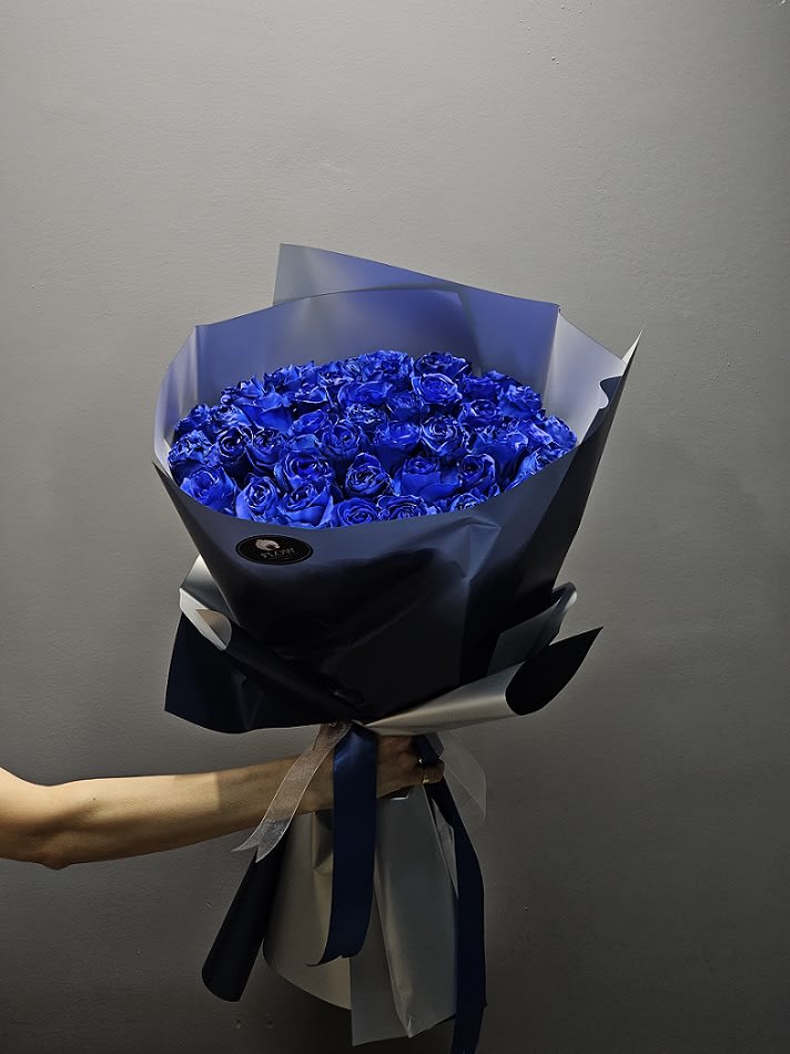 Classic Blue Roses Flower Bouquet