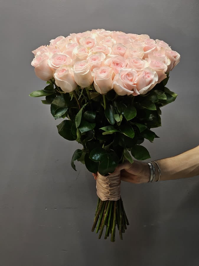 Pink Novia Flower Bouquet
