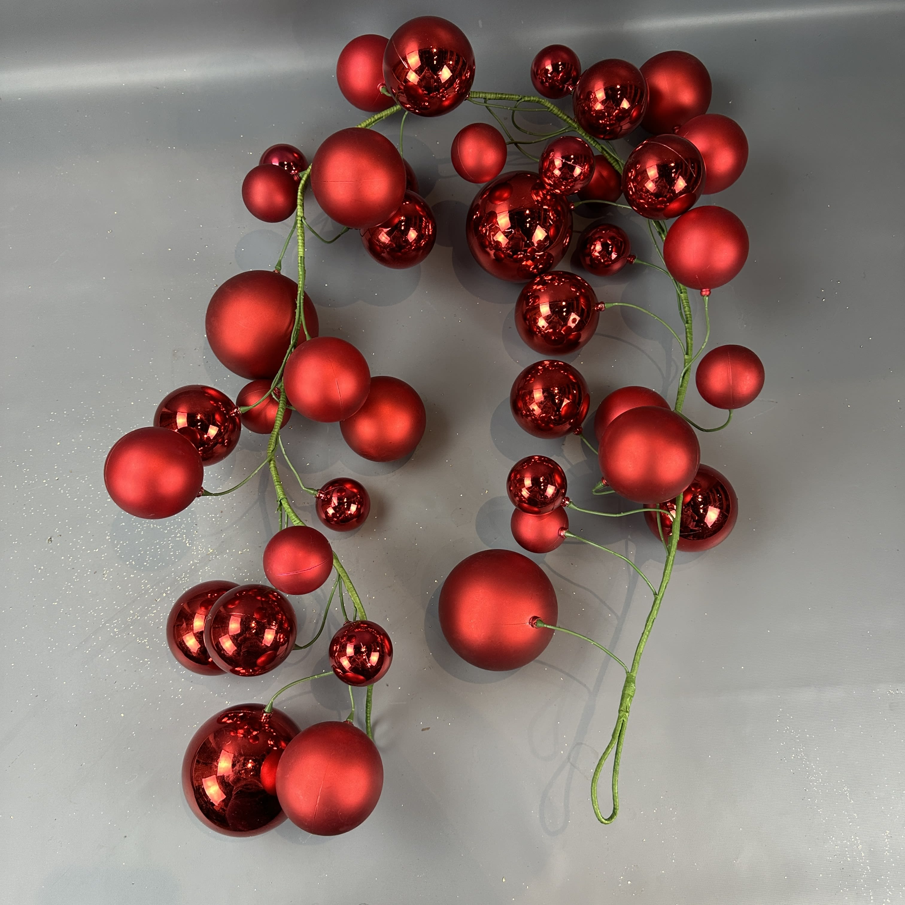 5' RED CHRISTMAS ORNAMENT GARLAND