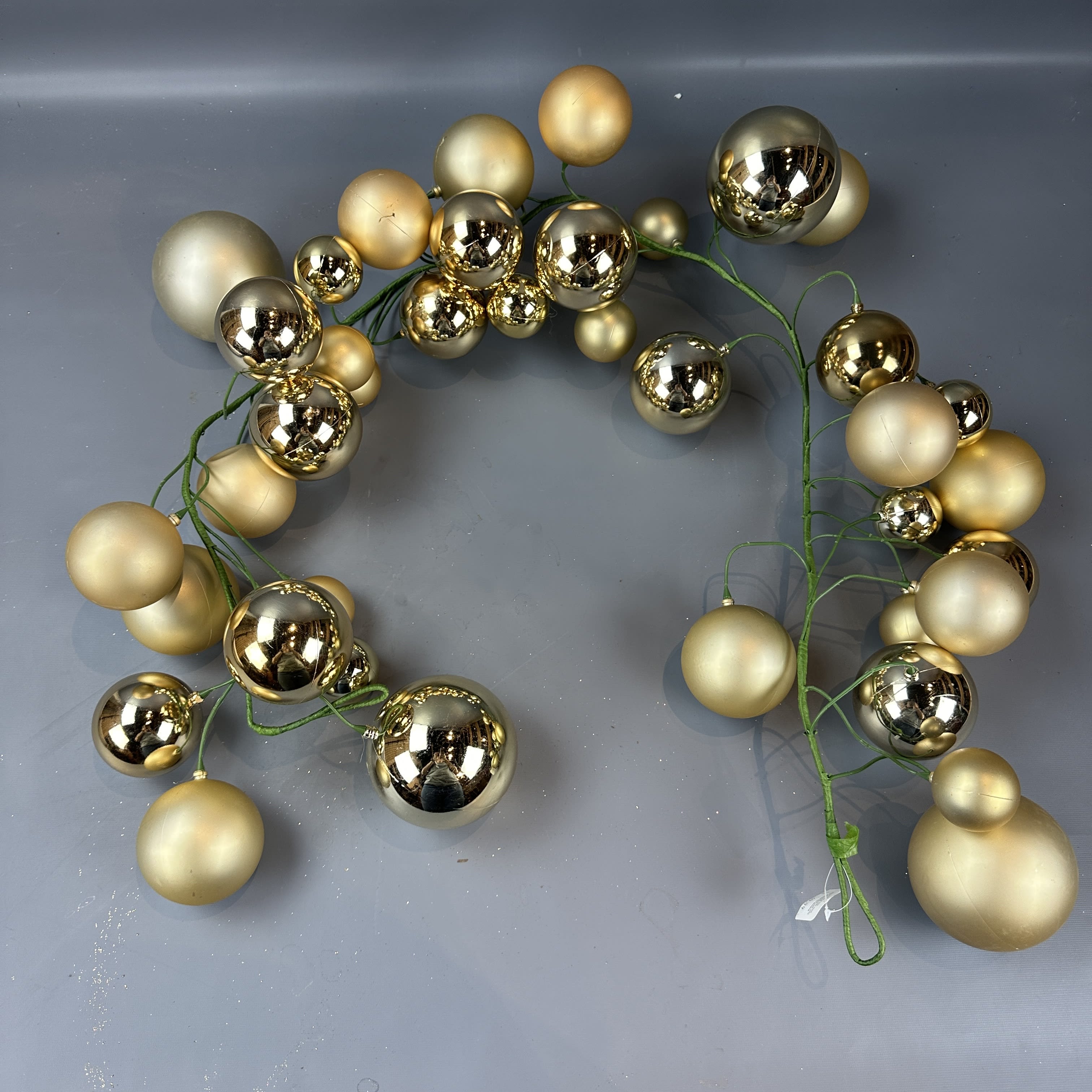 5' GOLD ORNAMENT GARLAND