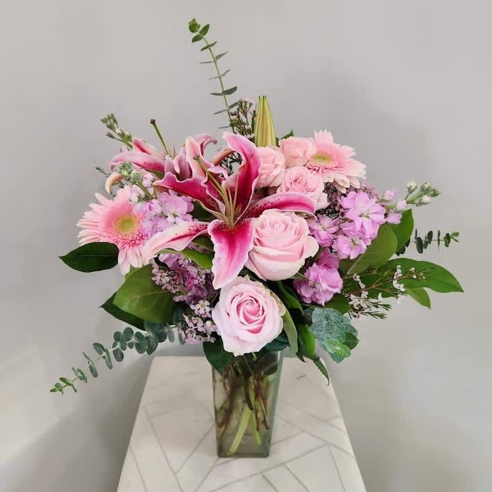 Bubbly Stunner Flower Bouquet