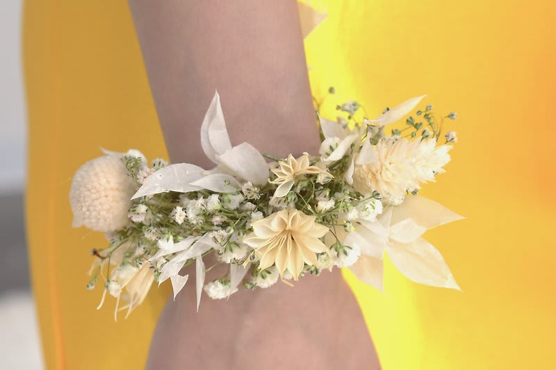 Natural Ribbon Wristlet