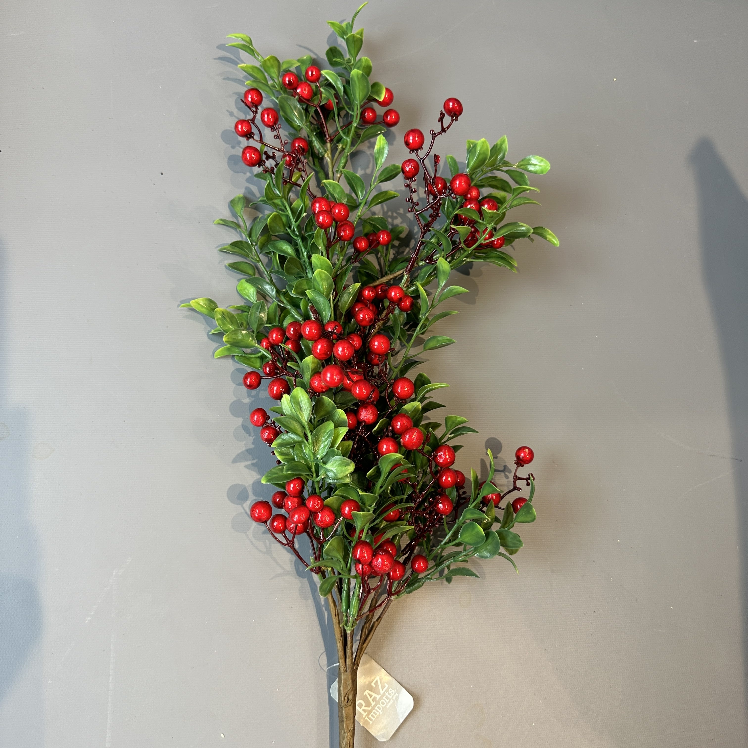 GREEN LEAF SPRAY WITH RED BERRIES 31'' L