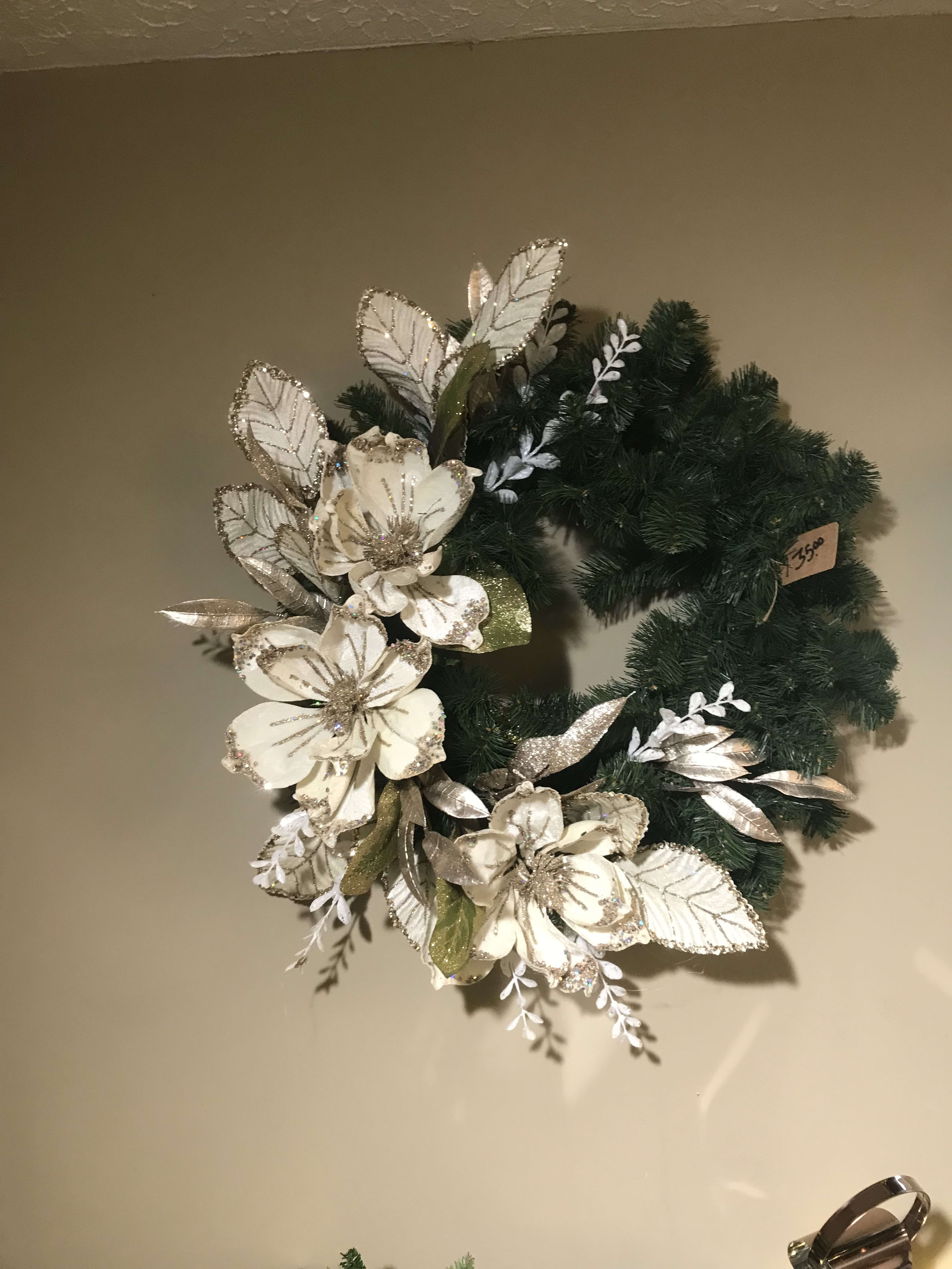 Beautifully Gold Wreath Flower Bouquet