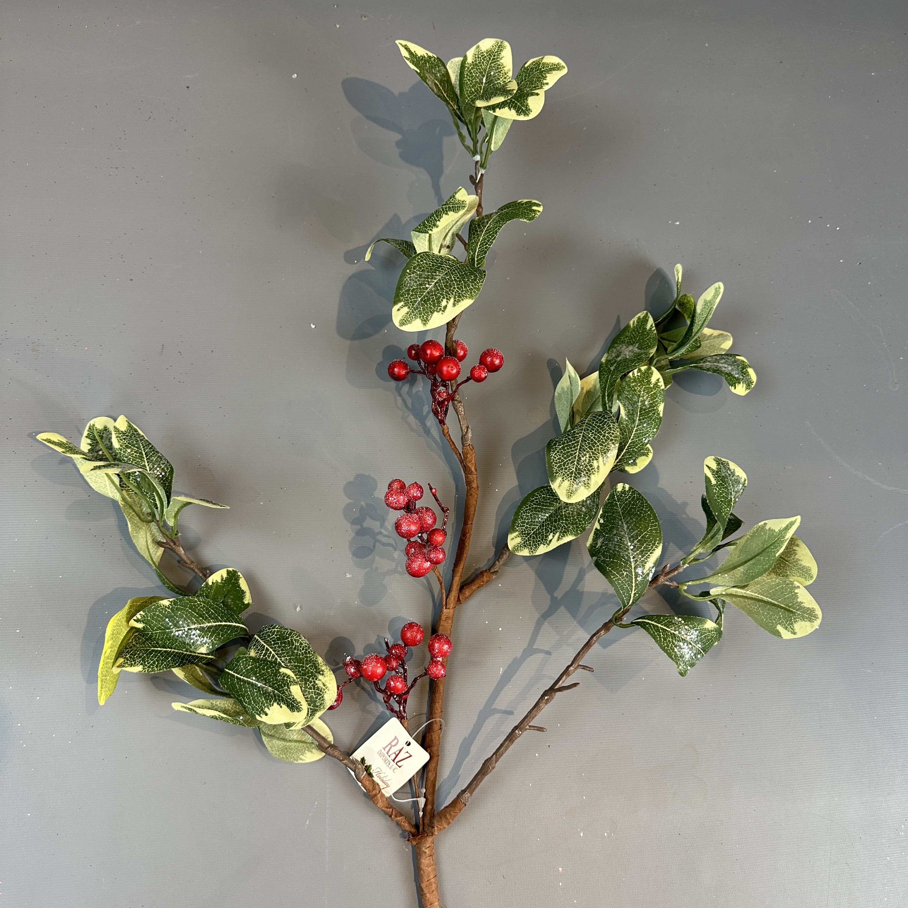 VARIGATED LEAF WITH RED BERRIES WITH SPARLKLE 32''
