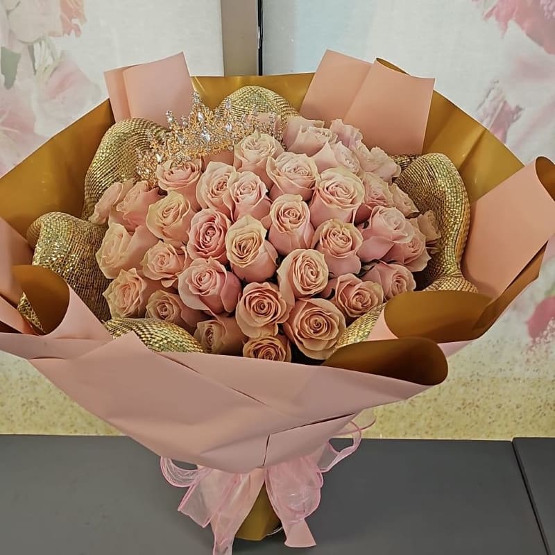 Royal Princess Bochon & Corona Flower Bouquet