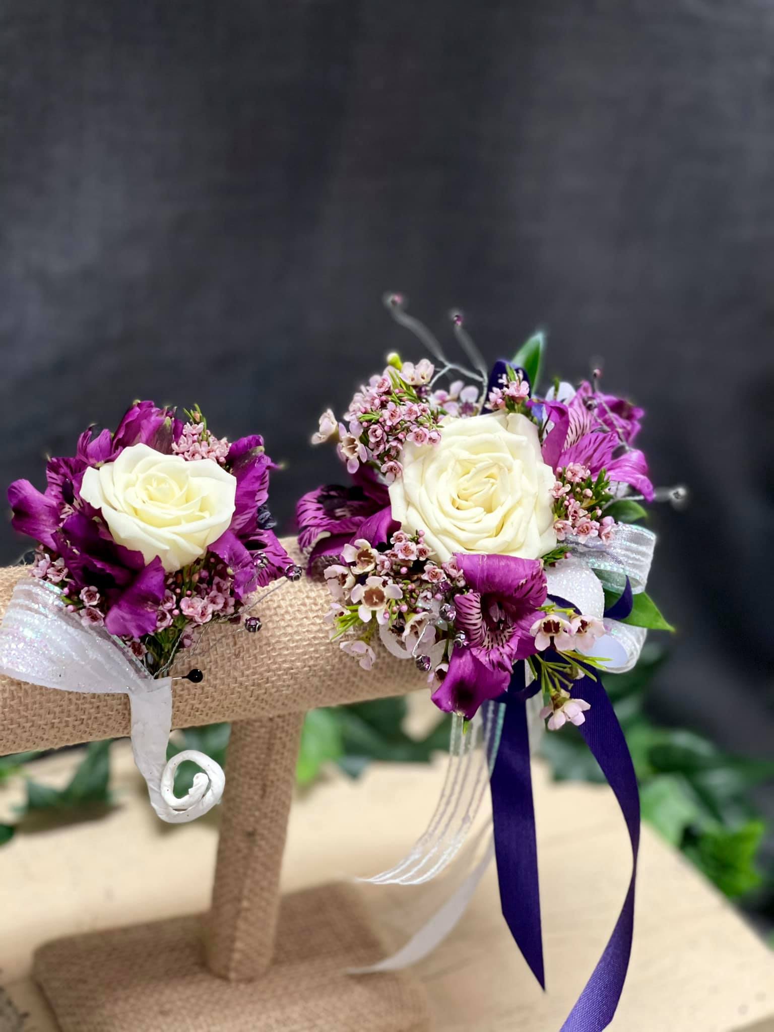 Corsage/Boutonnière- Pricing Varies