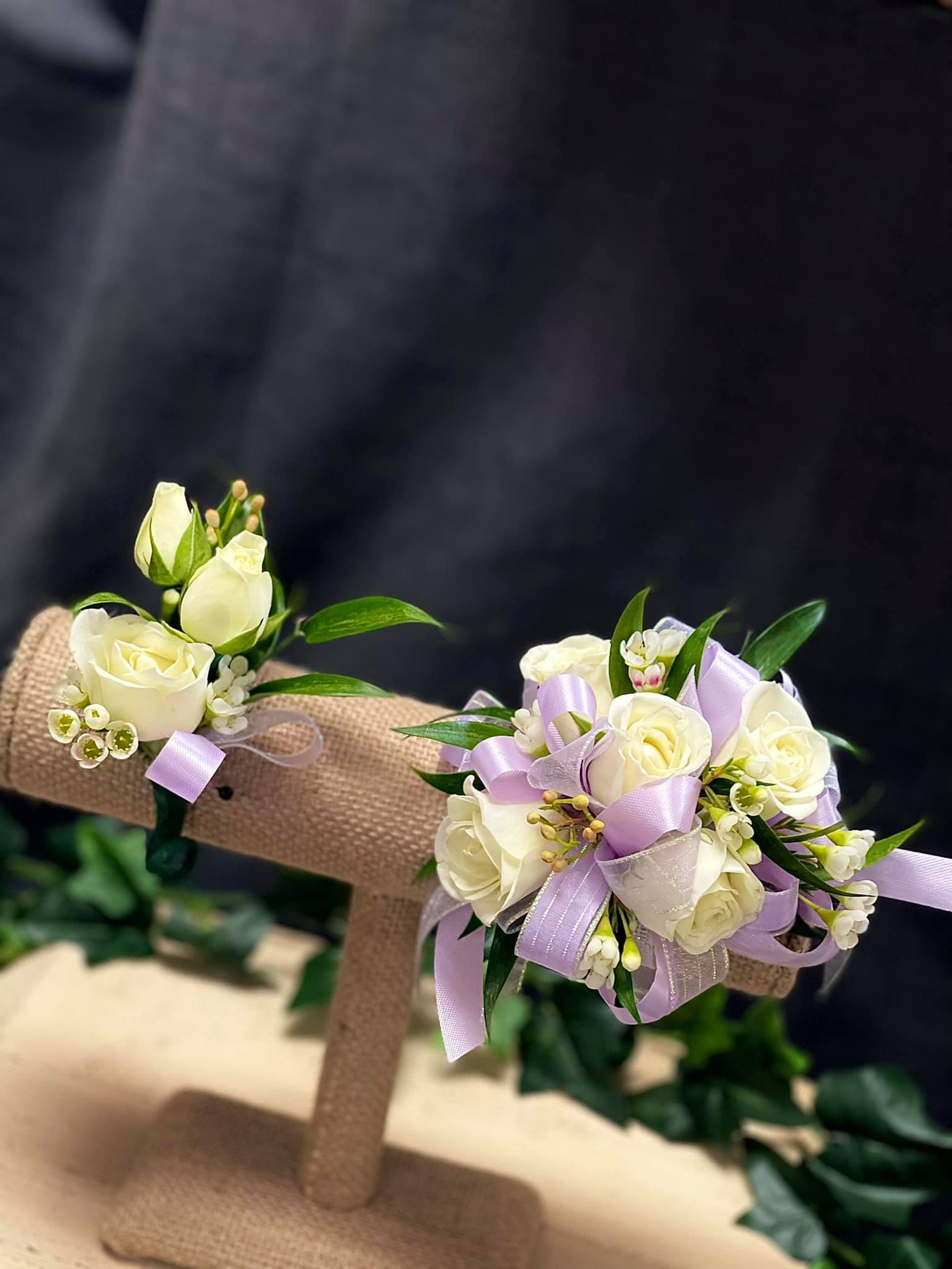 Corsage/Boutonnière- Pricing Varies