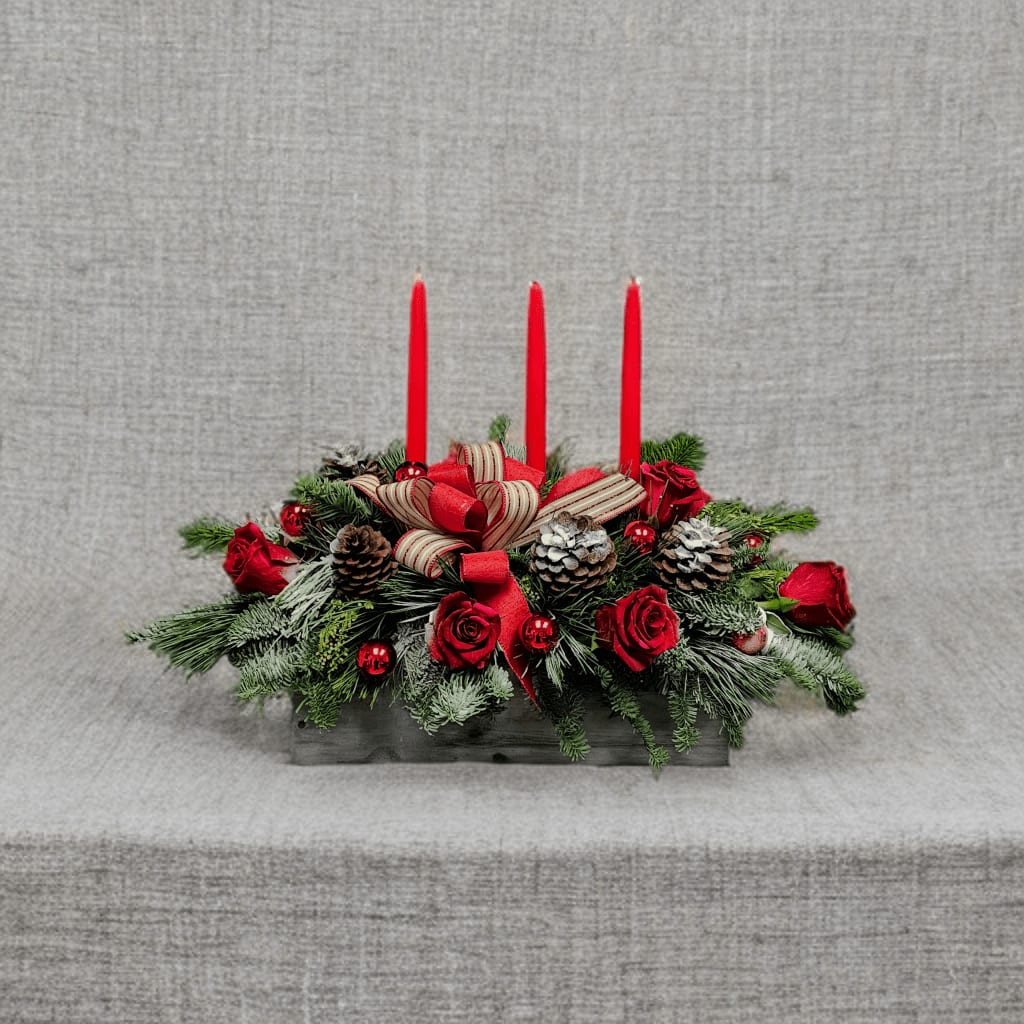 ND-30 Arreglo de mesa navideño de rosas y pine cones