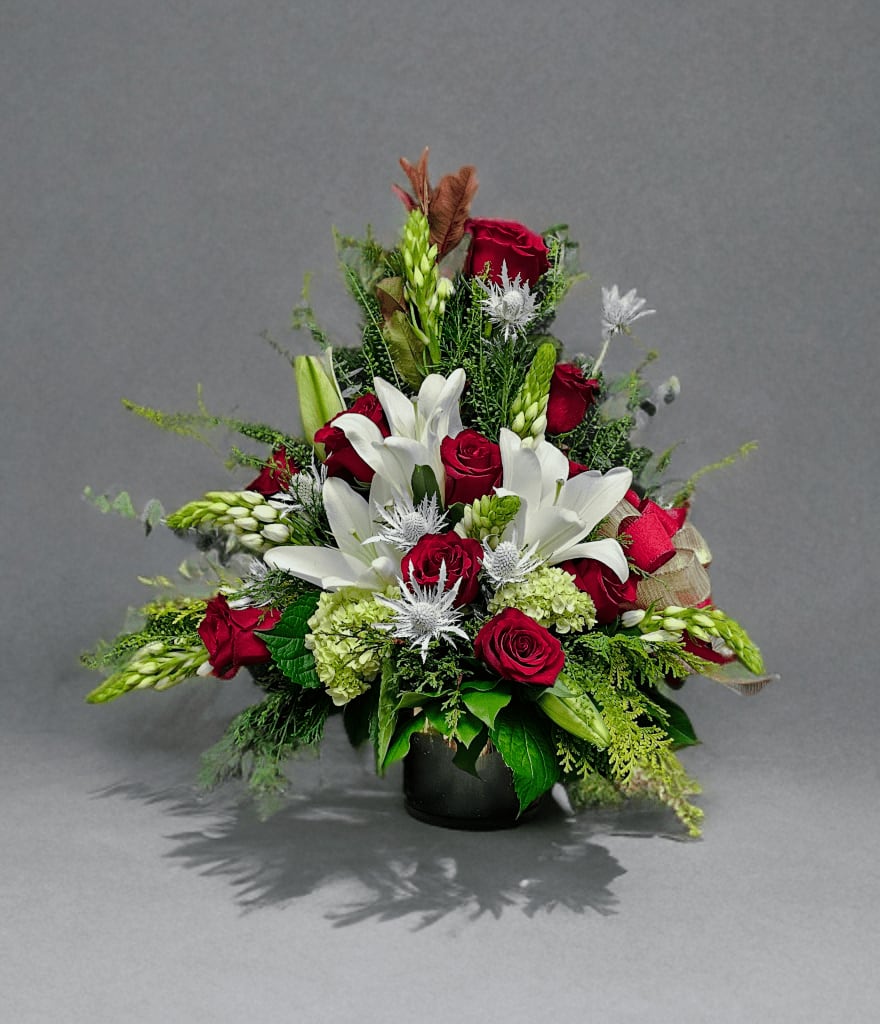 ND-29 Arreglo de rosas, lirios, hortensias, estrella de belén y eryngium