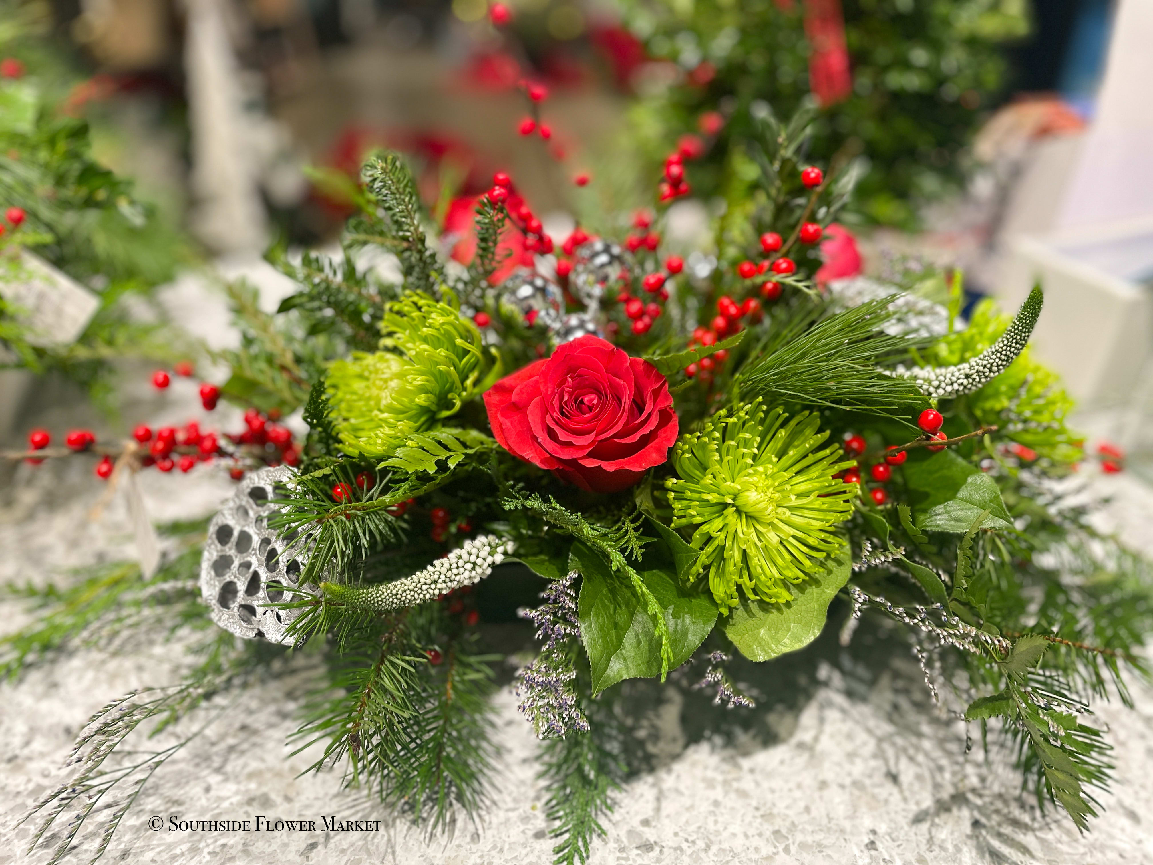 Holiday Deluxe Centerpiece