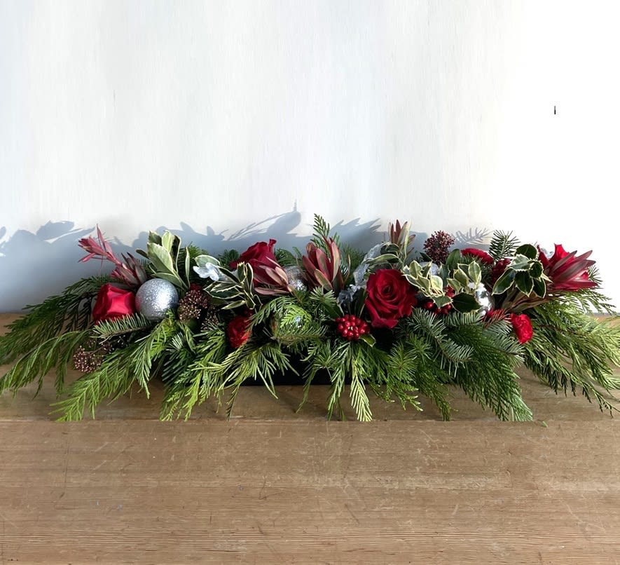 Long and low centrepiece