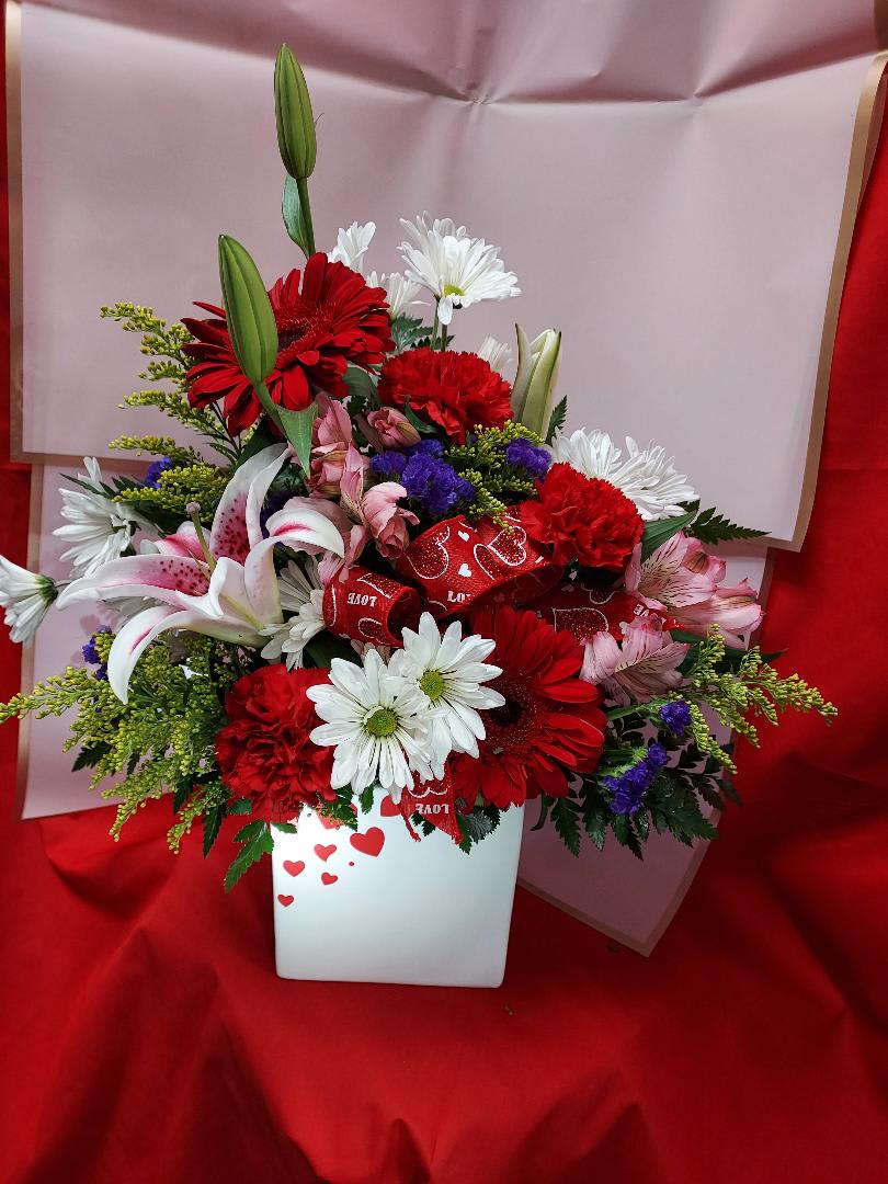 WHITE HEART CUBE Flower Bouquet