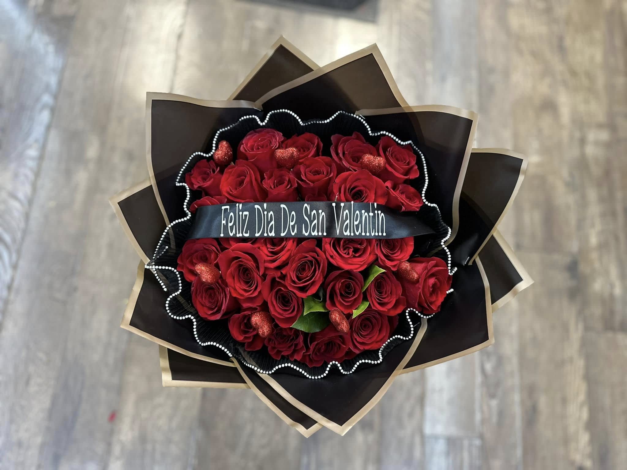 Feliz Dia De San Valentin Flower Bouquet