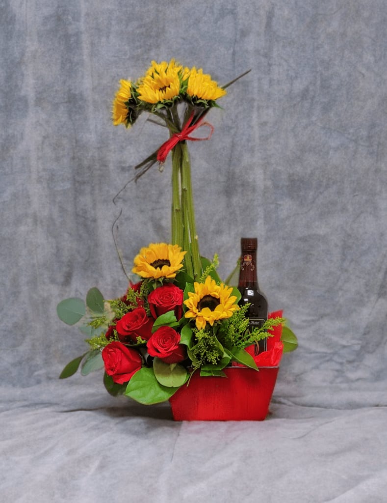 VD-11 Arreglo de rosas y girasoles con botella de vino