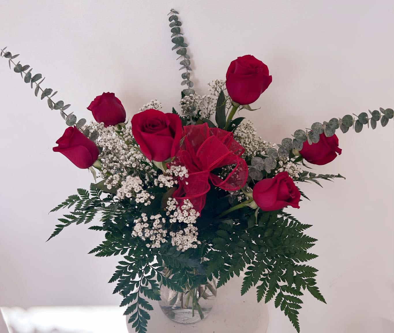 Half Dozen Red Roses in Vase