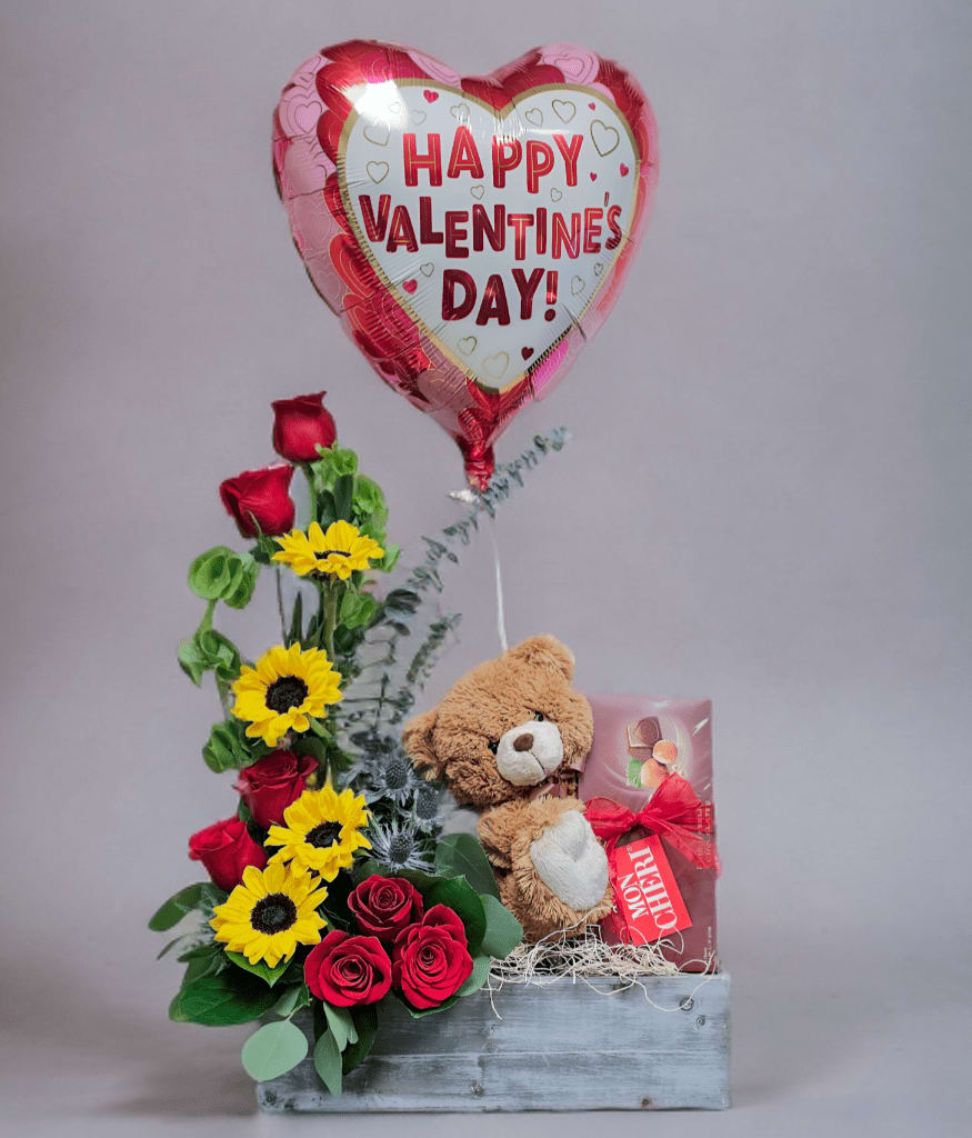 SV-13 Arreglo de rosas, girasoles y eryngium con peluche y chocolates Flower Bouquet
