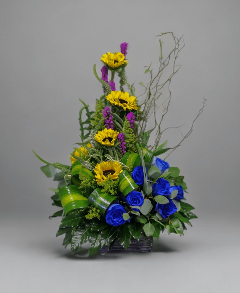 VD-15 Arreglo de rosas, girasoles y liatris
