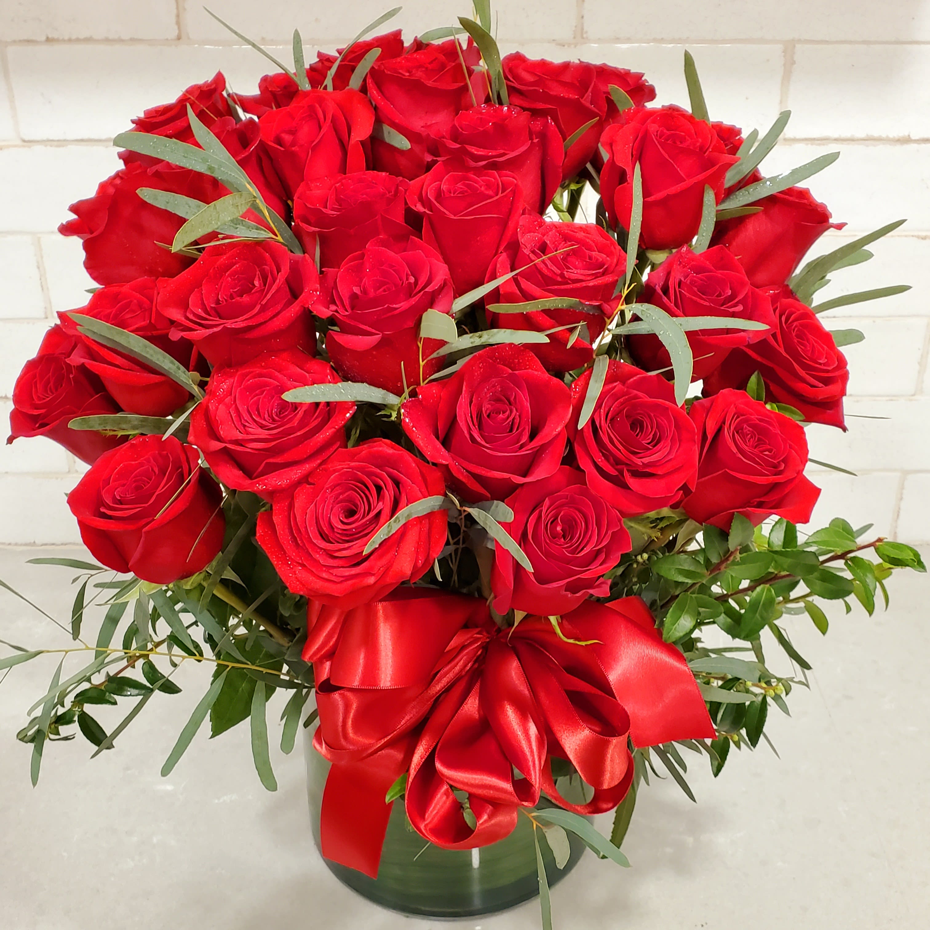 30 Red Roses in a Vase Flower Bouquet