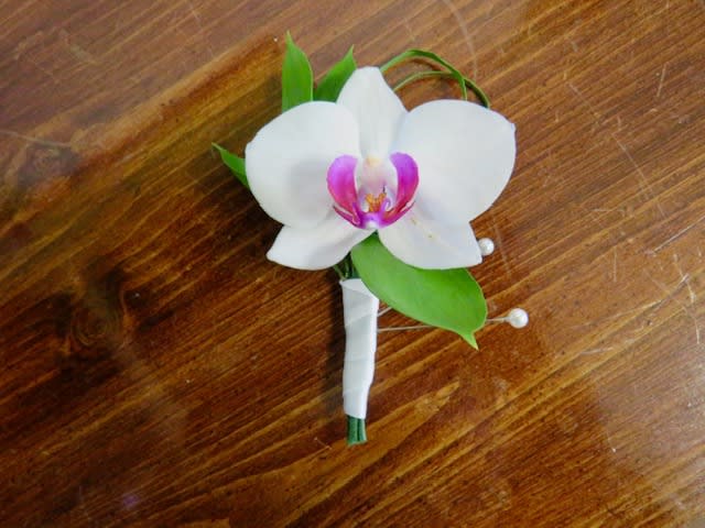 Homecoming Elegant Boutonniere