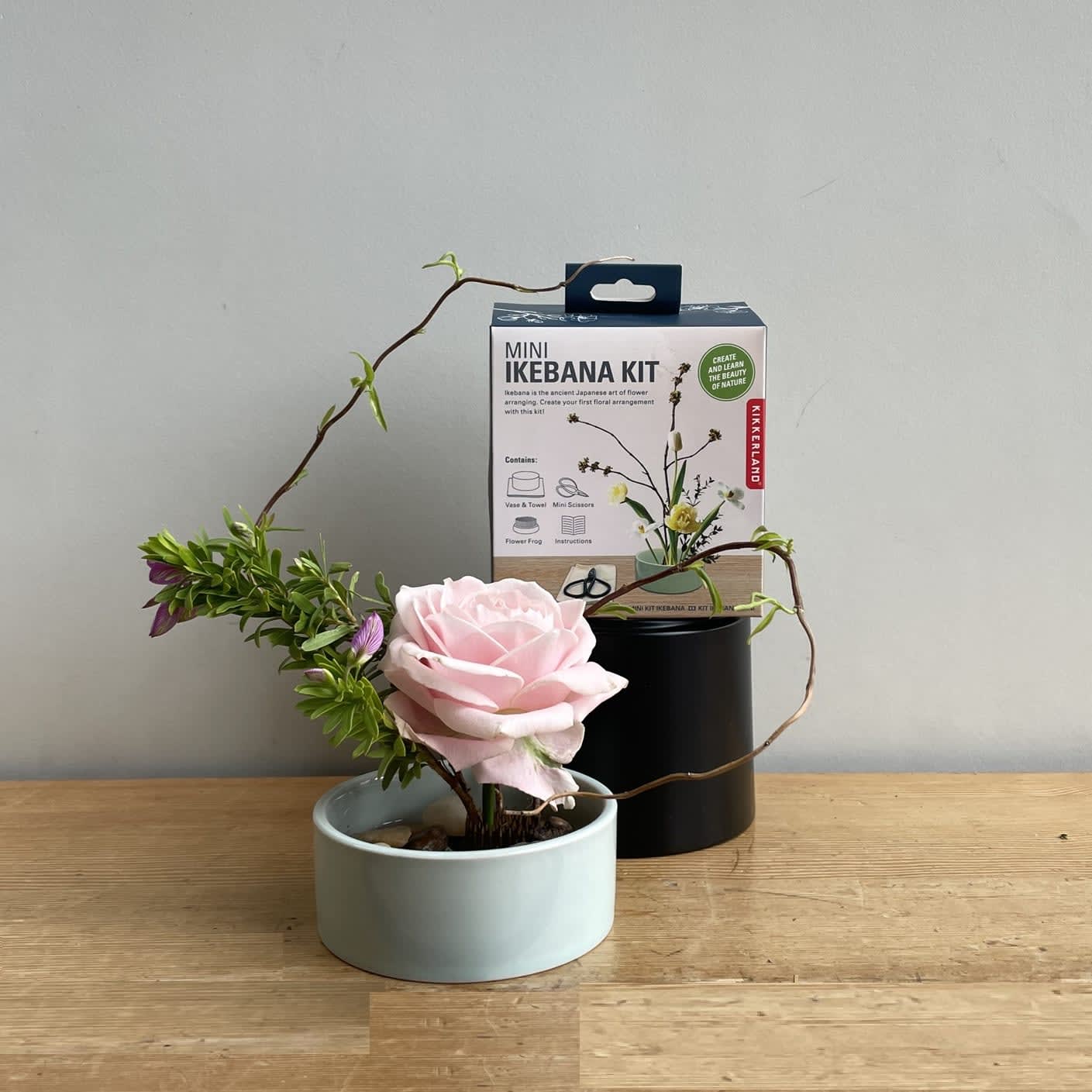 Ikebana Kit with Flowers