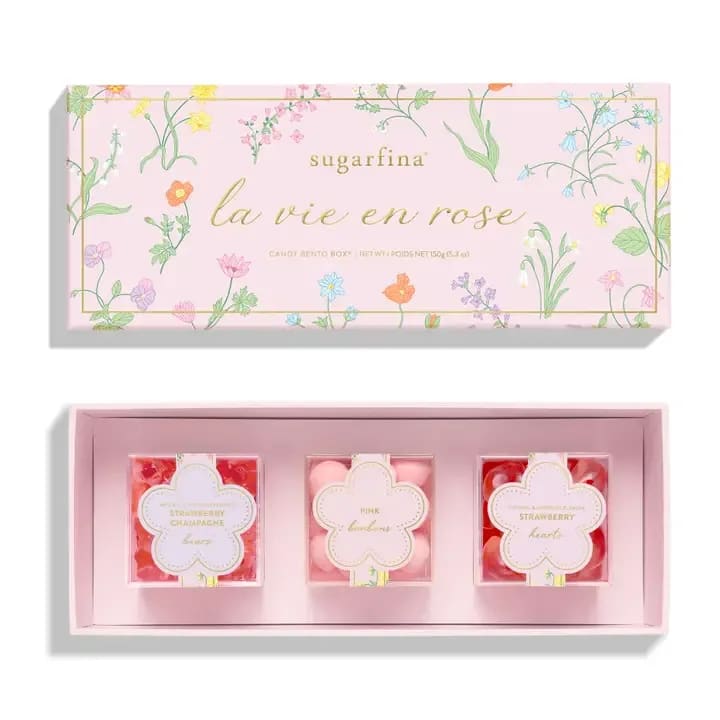 La Vie En Rose 3 piece Bento Flower Bouquet