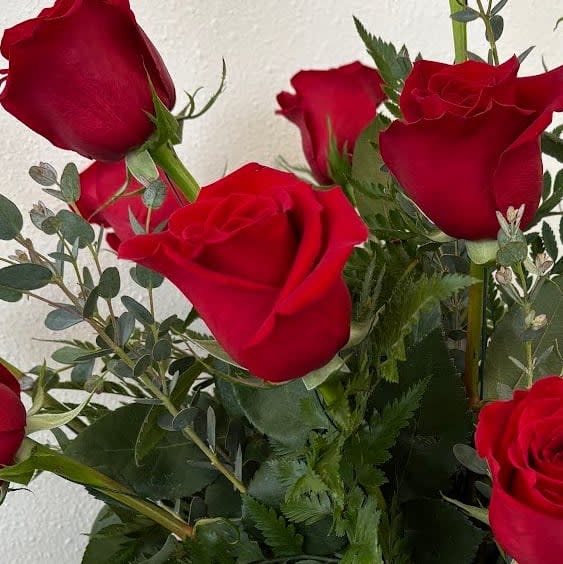 Roses Vase Arrangement Flower Bouquet