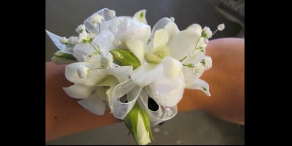 Classic White Wrist Corsage Flower Bouquet