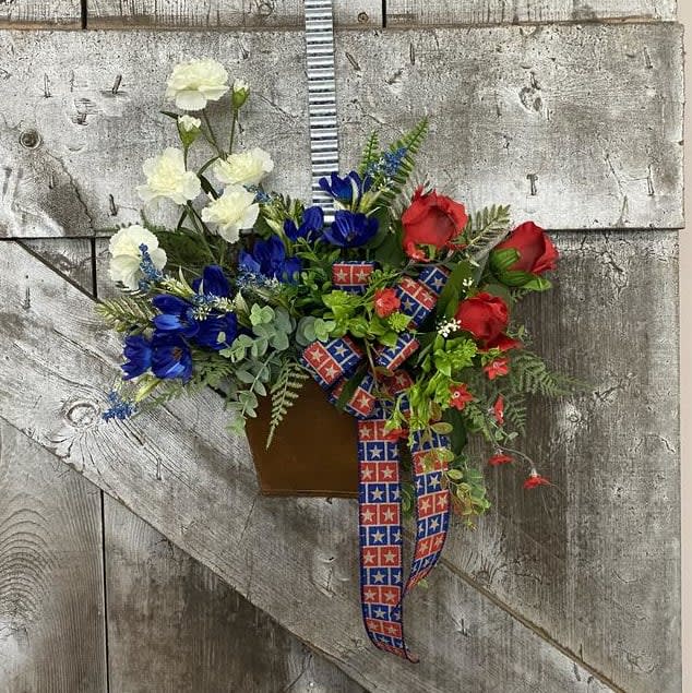 Stars & Stripes Silk (Artificial) Wall Pocket