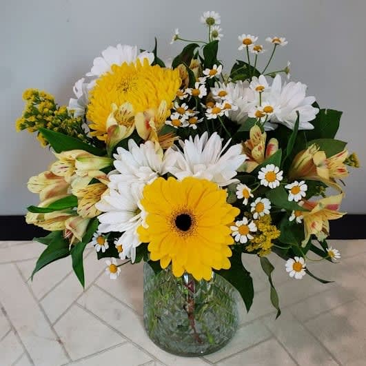 Yellow Sunlight Flower Bouquet