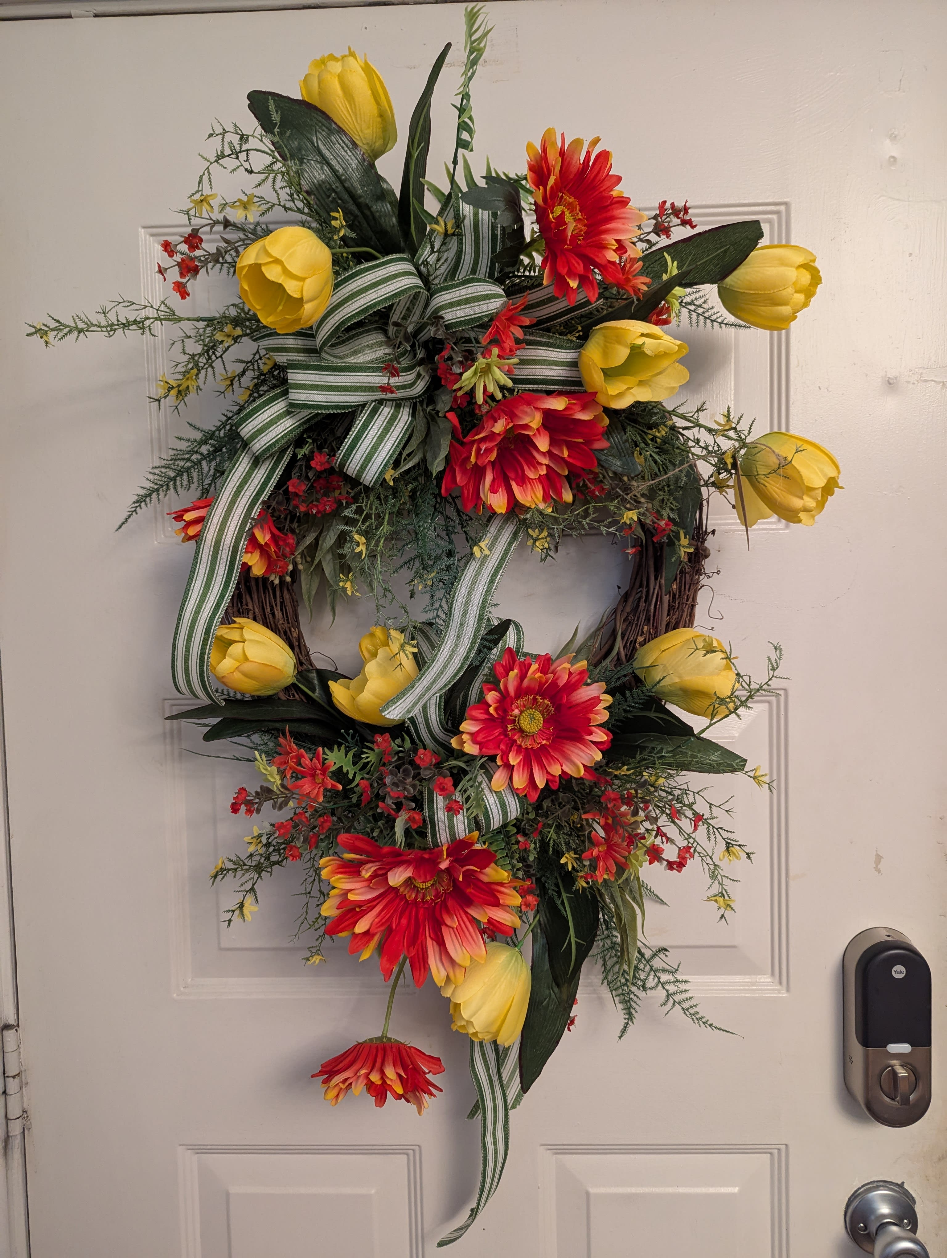 Gerber Daisy Delight Wreath