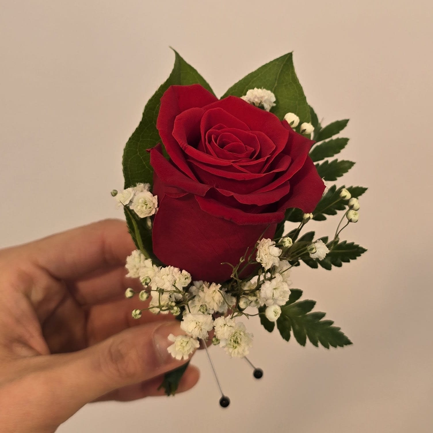 RED ROSE BOUTONNIERE