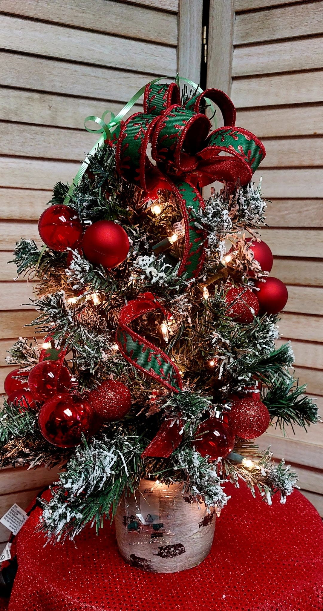 Table Top Decorated Christmas Tree With White Lights Flower Bouquet
