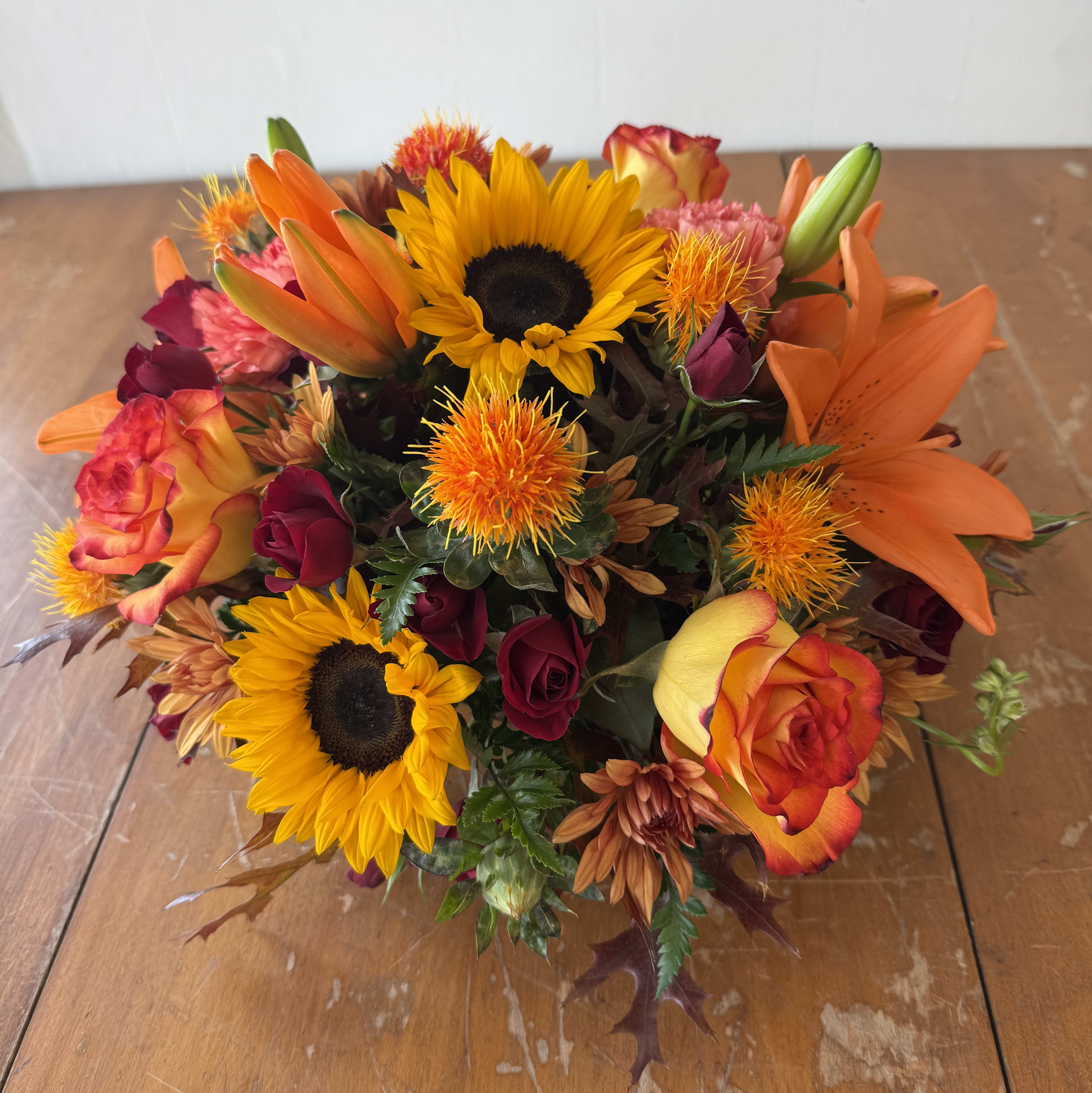 Round Holiday table  Centerpiece Flower Bouquet